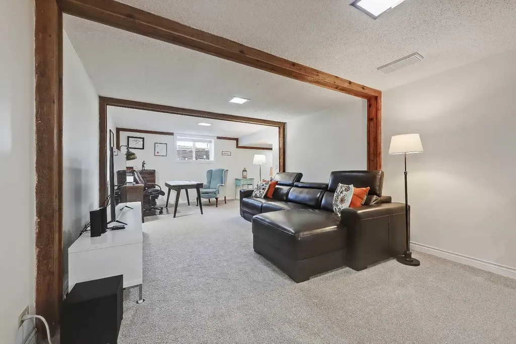 185 Springwood Drive SW Calgary AB T2W 0L2