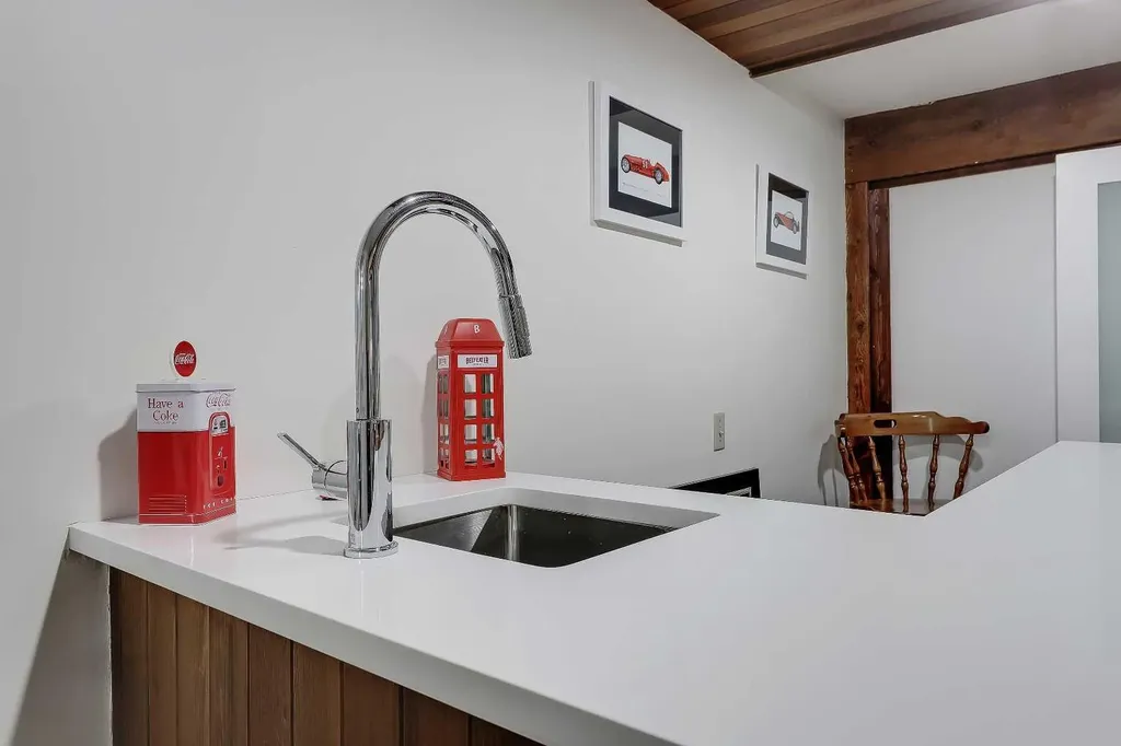 185 Springwood Drive SW Calgary AB T2W 0L2