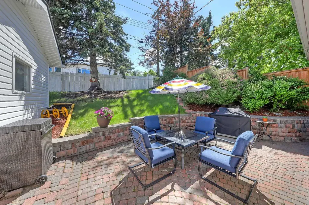 185 Springwood Drive SW Calgary AB T2W 0L2
