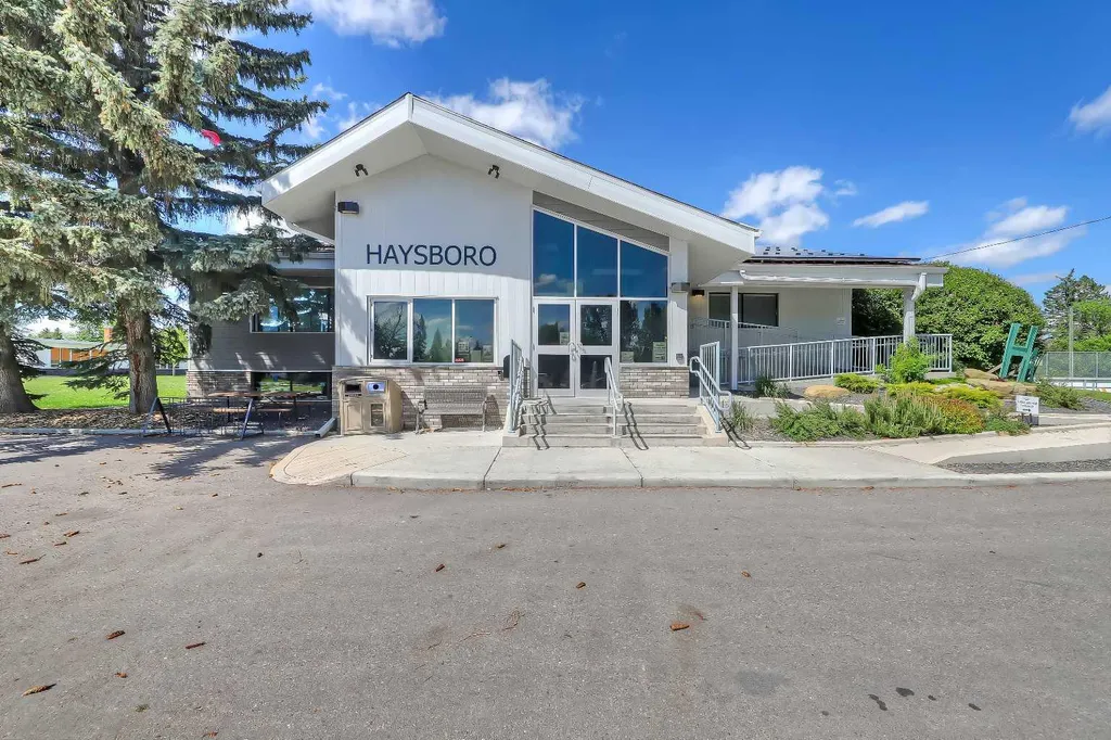 185 Springwood Drive SW Calgary AB T2W 0L2