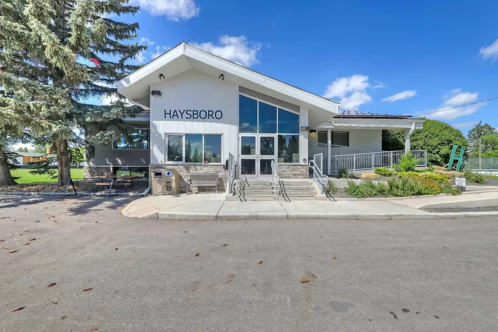 185 Springwood Drive SW Calgary AB T2W 0L2