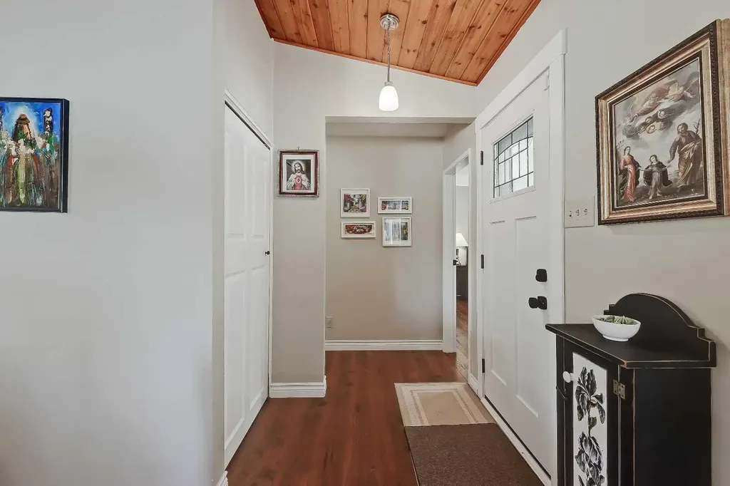 185 Springwood Drive SW Calgary AB T2W 0L2