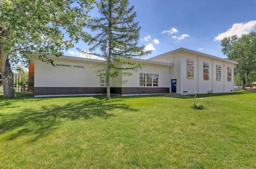 185 Springwood Drive SW Calgary AB T2W 0L2