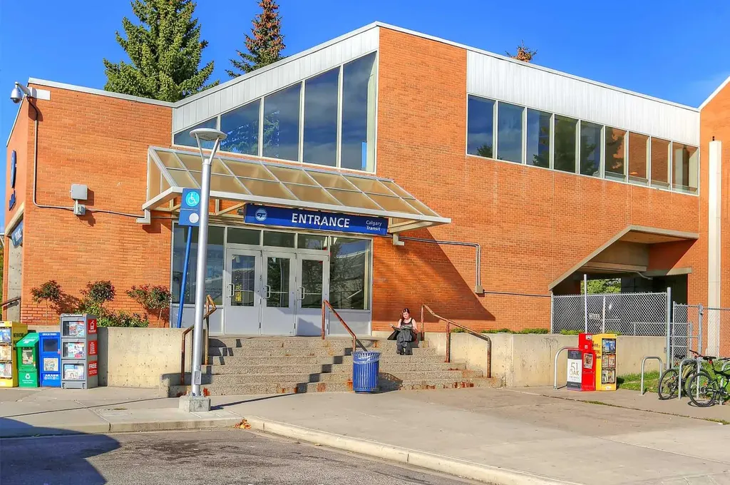 185 Springwood Drive SW Calgary AB T2W 0L2