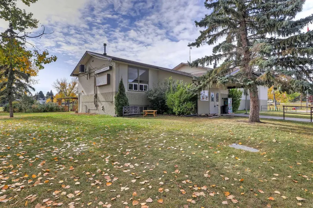 185 Springwood Drive SW Calgary AB T2W 0L2