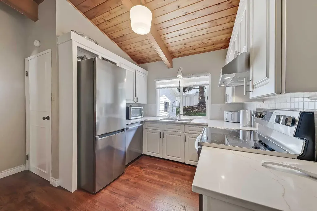 185 Springwood Drive SW Calgary AB T2W 0L2