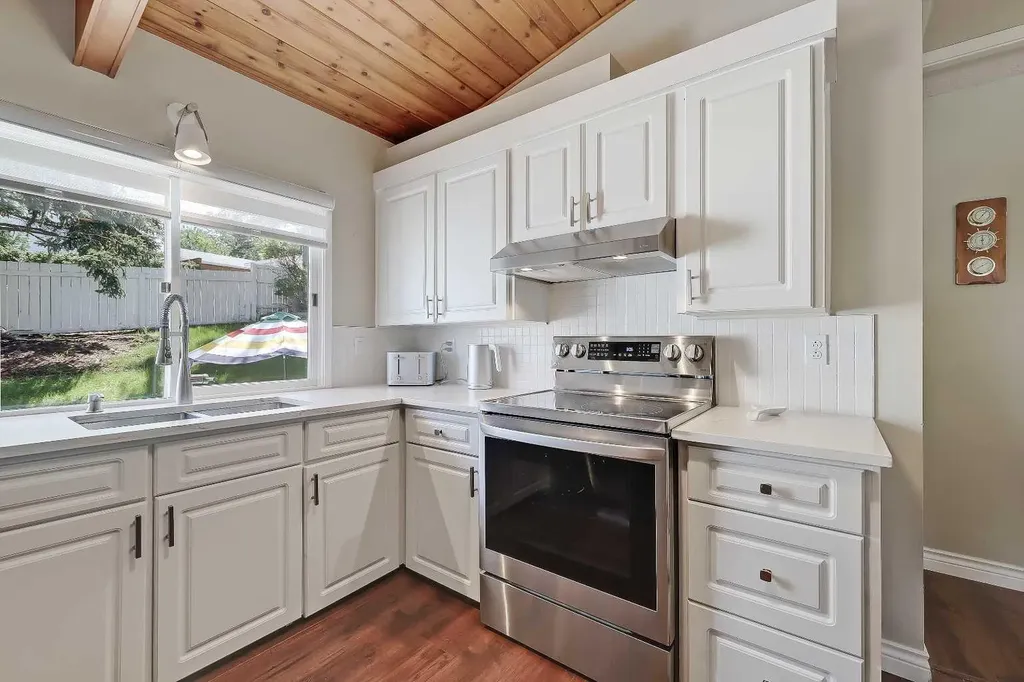 185 Springwood Drive SW Calgary AB T2W 0L2