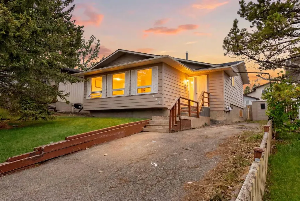 304 Beddington Circle NE Calgary AB T3K 1K7