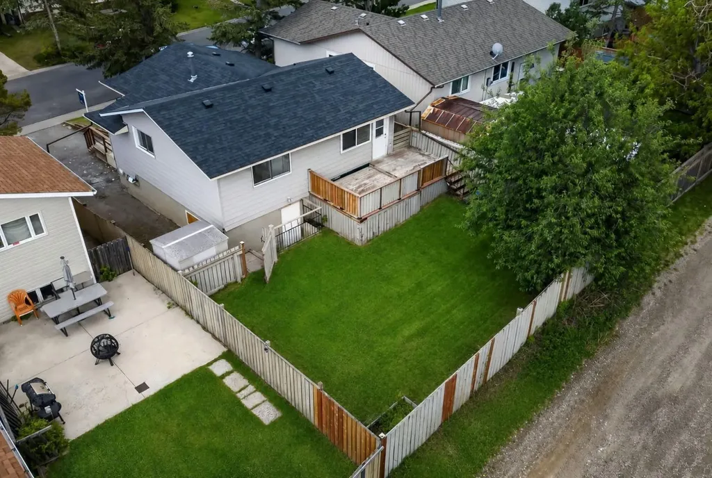 304 Beddington Circle NE Calgary AB T3K 1K7