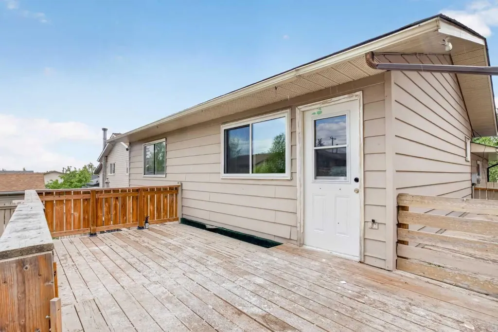304 Beddington Circle NE Calgary AB T3K 1K7