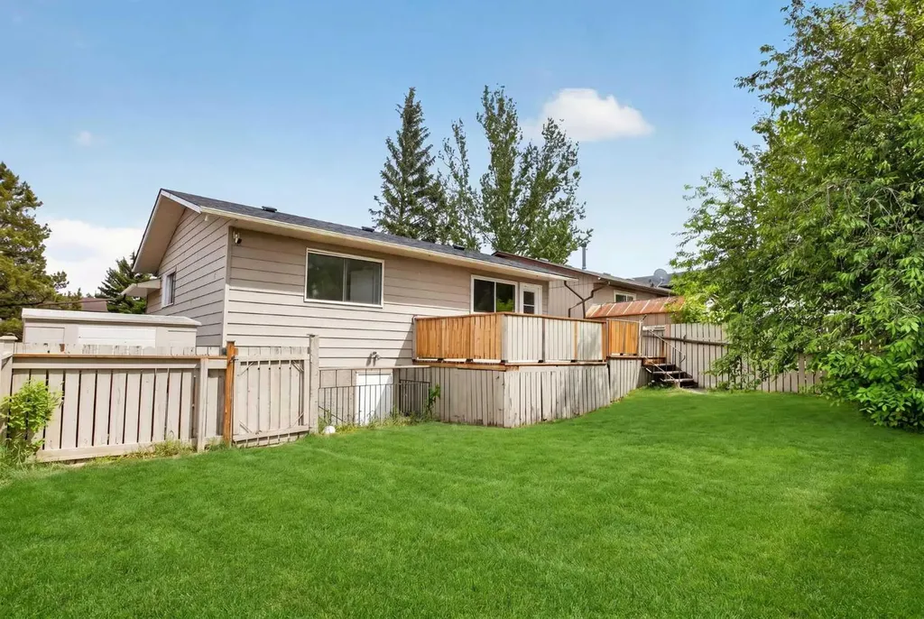 304 Beddington Circle NE Calgary AB T3K 1K7