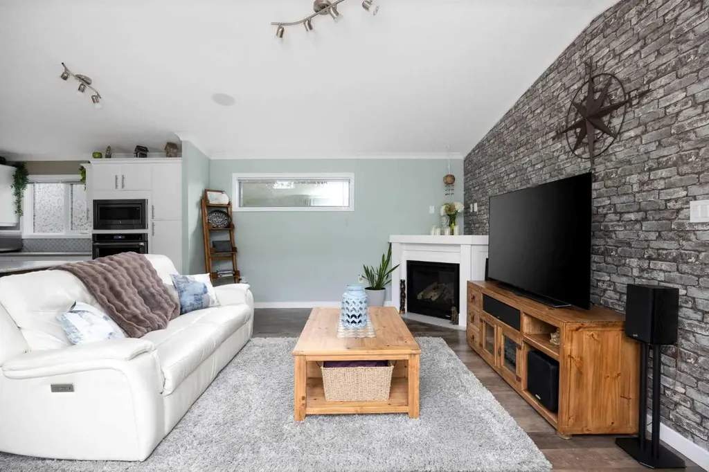 160 Grey Crescent Fort Mcmurray AB T9H 2N5