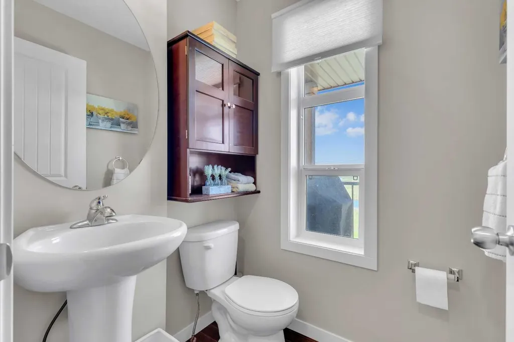 401 Copperpond Landing SE Calgary AB T2G 1Z6