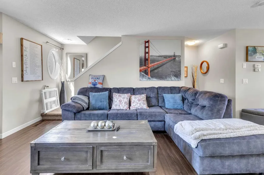401 Copperpond Landing SE Calgary AB T2G 1Z6