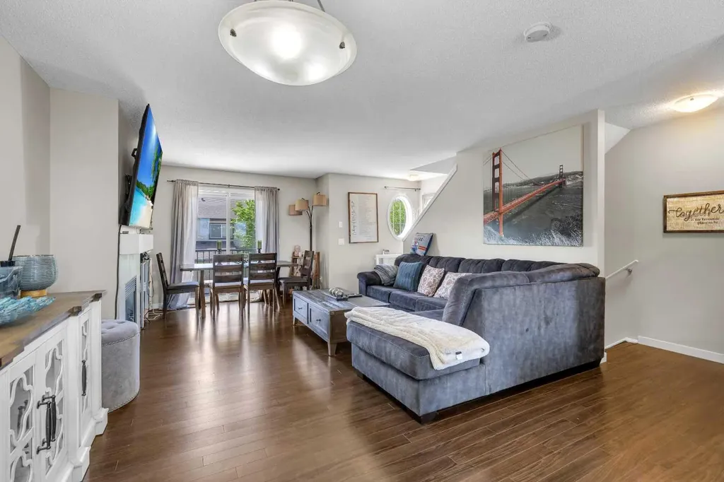 401 Copperpond Landing SE Calgary AB T2G 1Z6
