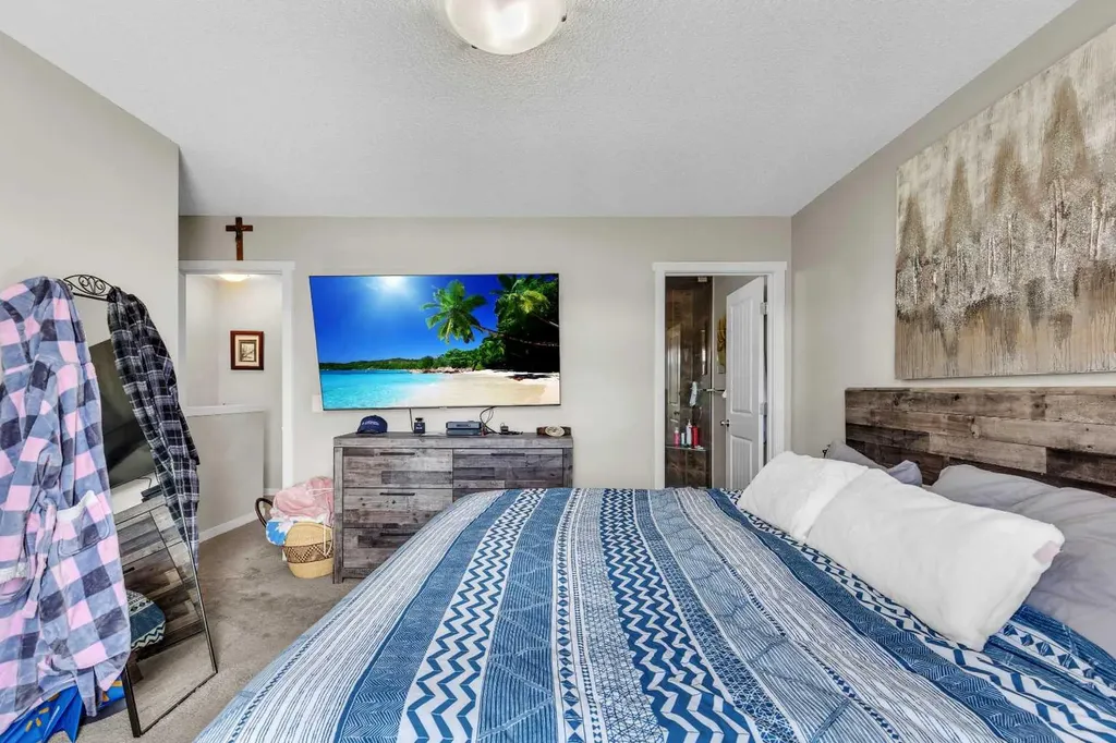 401 Copperpond Landing SE Calgary AB T2G 1Z6