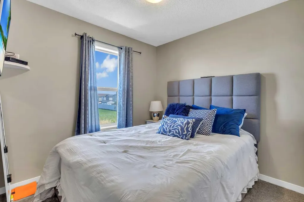 401 Copperpond Landing SE Calgary AB T2G 1Z6