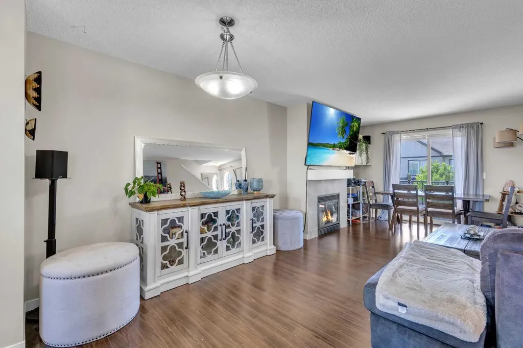 401 Copperpond Landing SE Calgary AB T2G 1Z6