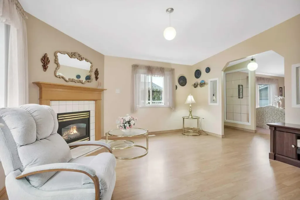 418 6 Street NW Sundre AB T0M 1X0