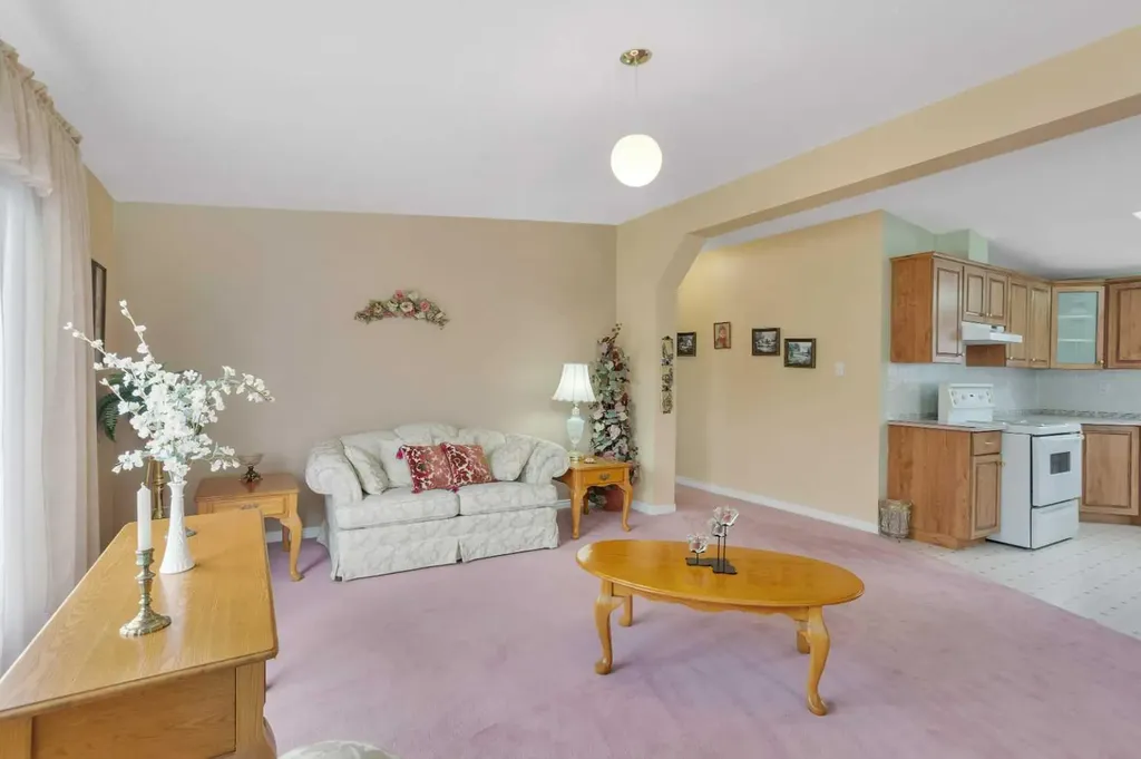 418 6 Street NW Sundre AB T0M 1X0