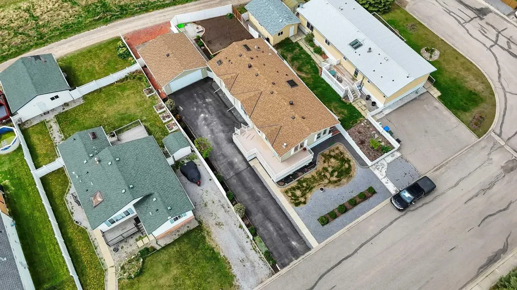 418 6 Street NW Sundre AB T0M 1X0