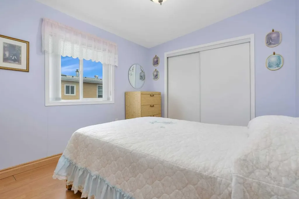 418 6 Street NW Sundre AB T0M 1X0