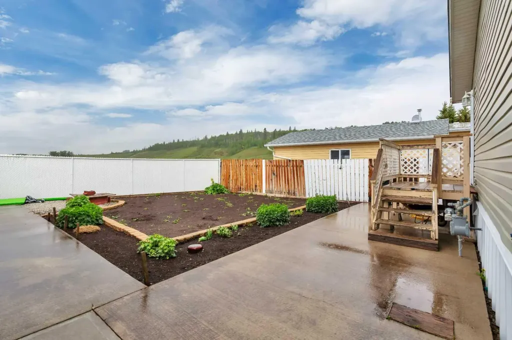 418 6 Street NW Sundre AB T0M 1X0