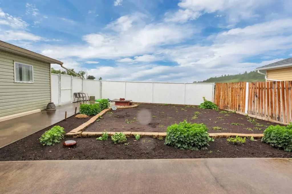 418 6 Street NW Sundre AB T0M 1X0