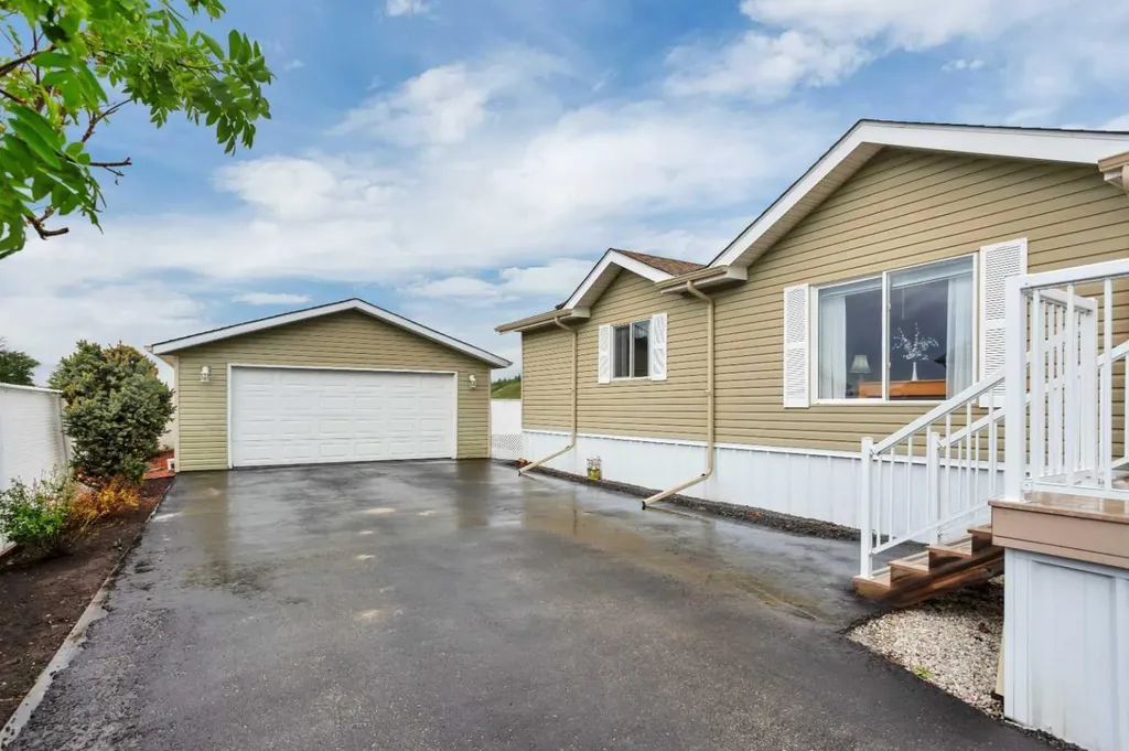 418 6 Street NW Sundre AB T0M 1X0