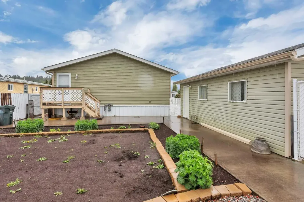 418 6 Street NW Sundre AB T0M 1X0