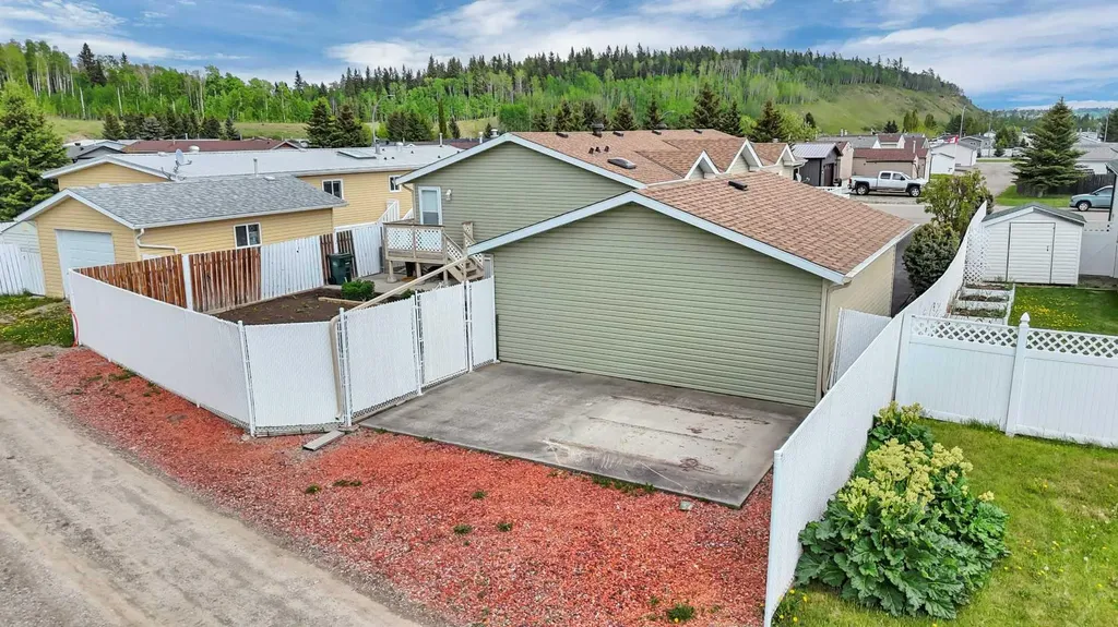 418 6 Street NW Sundre AB T0M 1X0