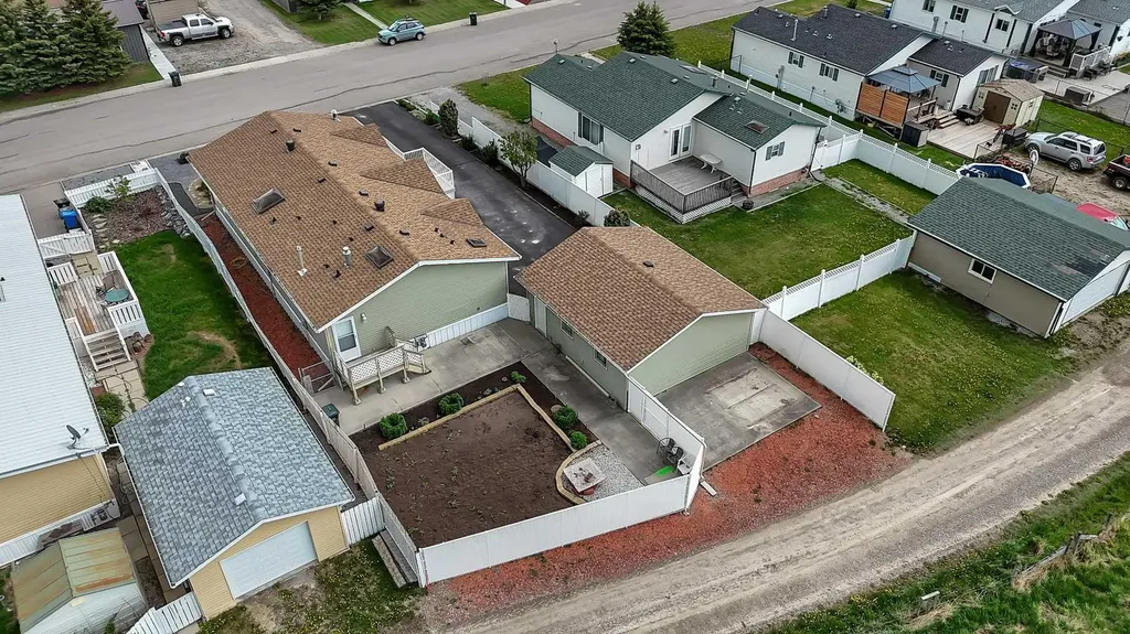 418 6 Street NW Sundre AB T0M 1X0