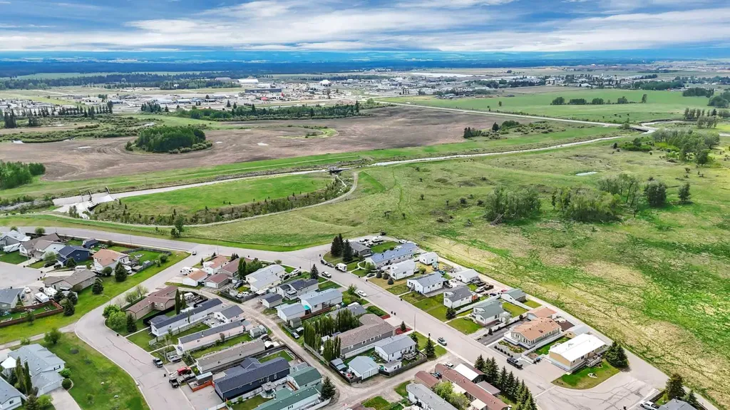 418 6 Street NW Sundre AB T0M 1X0