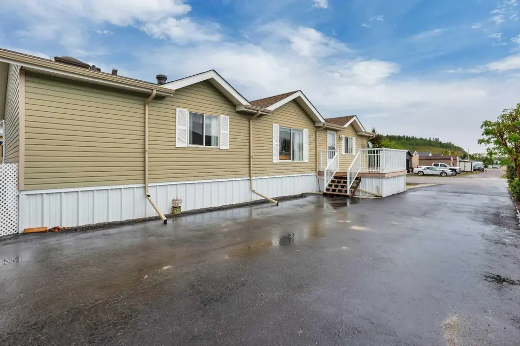 418 6 Street NW Sundre AB T0M 1X0