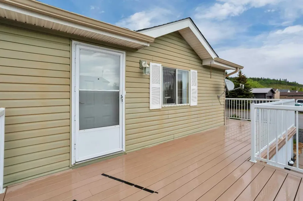418 6 Street NW Sundre AB T0M 1X0
