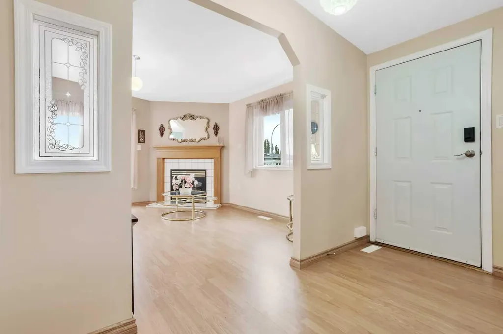 418 6 Street NW Sundre AB T0M 1X0