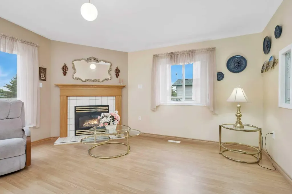 418 6 Street NW Sundre AB T0M 1X0