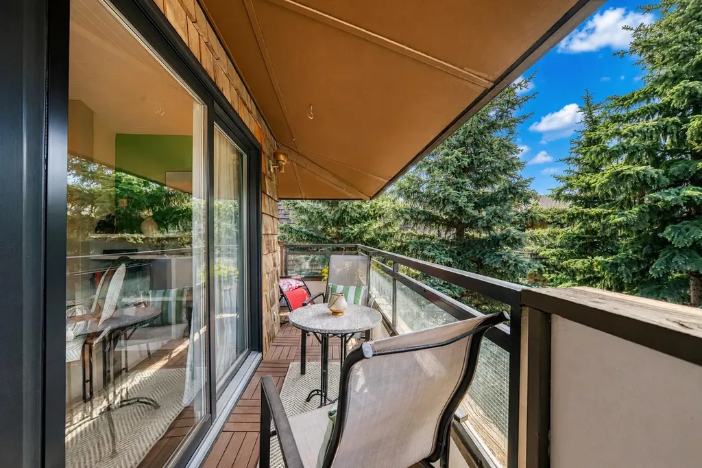3719B 49 Street NW Calgary AB T3A 2E3