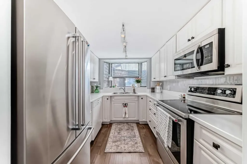 3719B 49 Street NW Calgary AB T3A 2E3