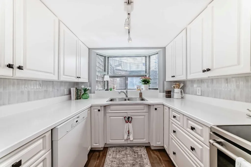 3719B 49 Street NW Calgary AB T3A 2E3