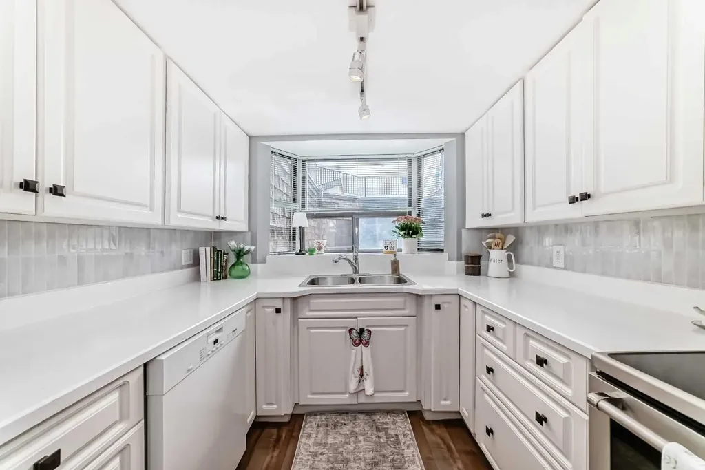 3719B 49 Street NW Calgary AB T3A 2E3