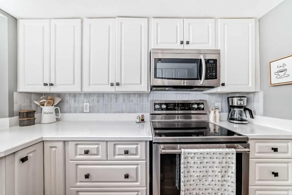 3719B 49 Street NW Calgary AB T3A 2E3
