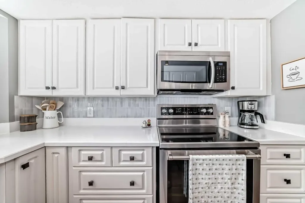 3719B 49 Street NW Calgary AB T3A 2E3