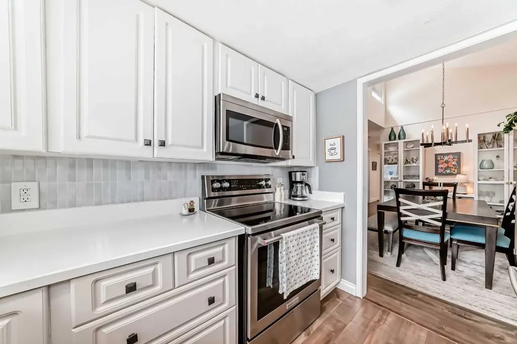 3719B 49 Street NW Calgary AB T3A 2E3
