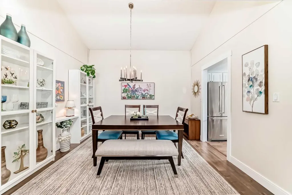 3719B 49 Street NW Calgary AB T3A 2E3