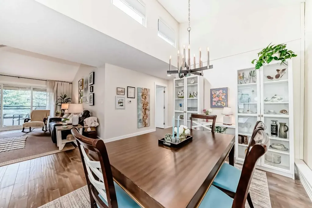 3719B 49 Street NW Calgary AB T3A 2E3