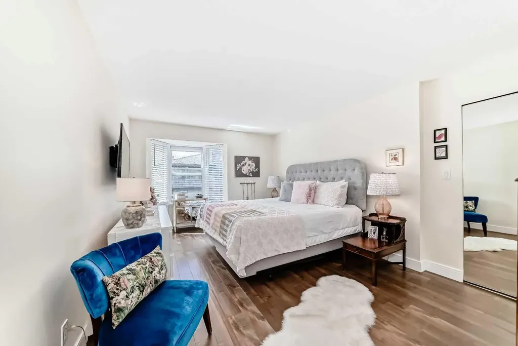 3719B 49 Street NW Calgary AB T3A 2E3
