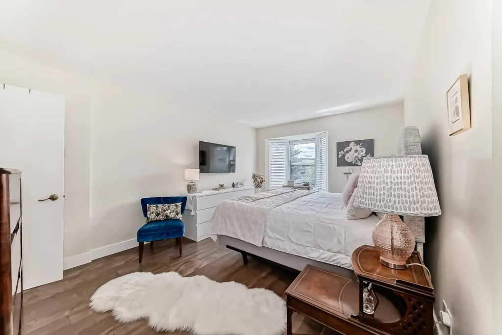 3719B 49 Street NW Calgary AB T3A 2E3