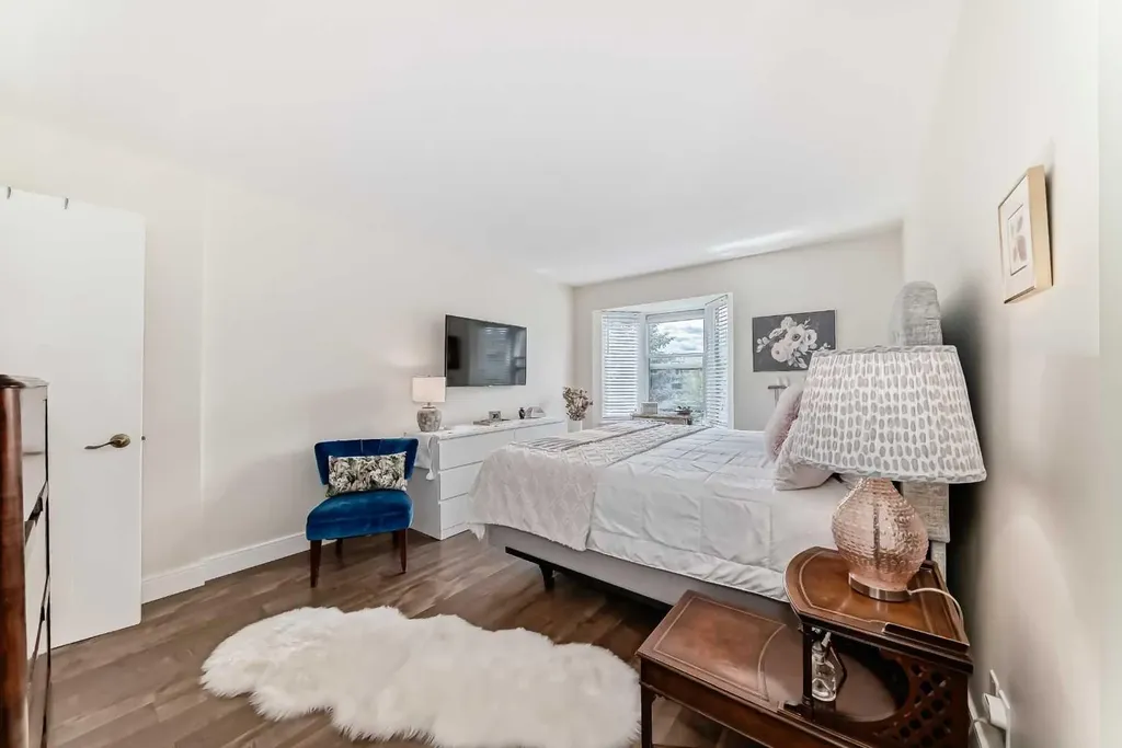 3719B 49 Street NW Calgary AB T3A 2E3