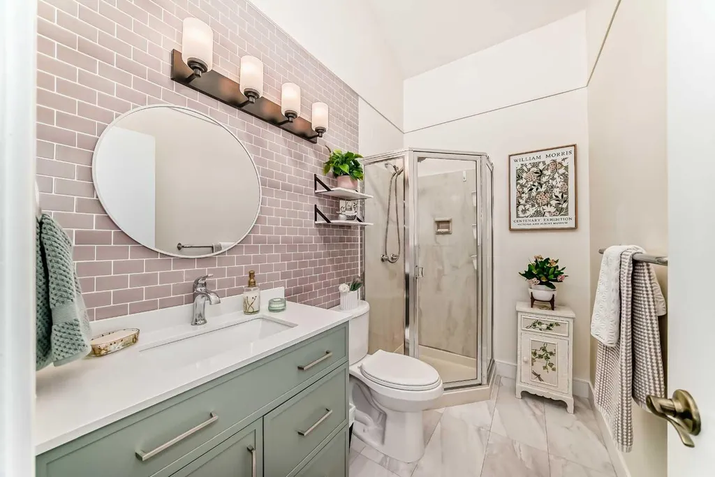 3719B 49 Street NW Calgary AB T3A 2E3